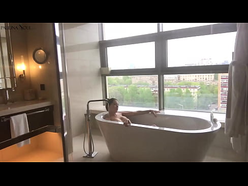 ❤️ 巨大的宝贝 激情地在浴室里撸起了她的阴部 ❤️ Anal porn❌❤